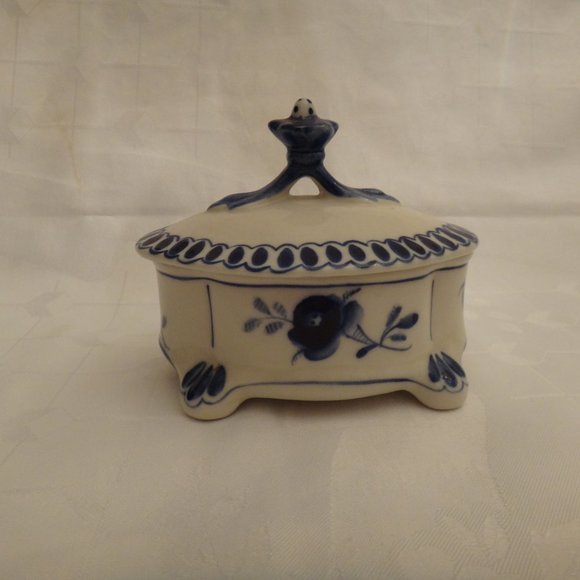 Vintage 70's Russian Gzhel Porcelain Covered Sugar/Candy Bowl /Dish/Container - Picture 1 of 5